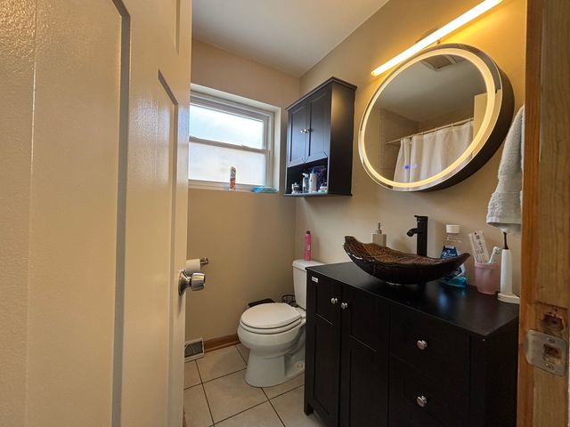 5920 S Meade Avenue, Chicago, IL 60638