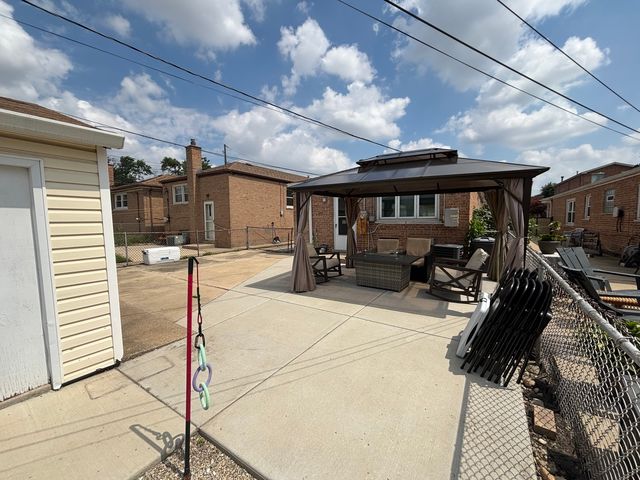 5920 S Meade Avenue, Chicago, IL 60638