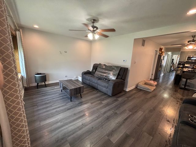 5920 S Meade Avenue, Chicago, IL 60638