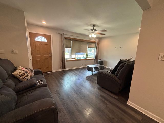 5920 S Meade Avenue, Chicago, IL 60638