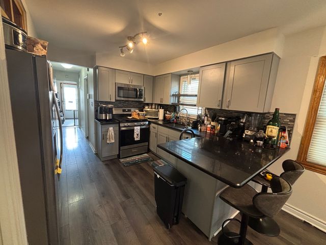 5920 S Meade Avenue, Chicago, IL 60638