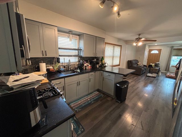 5920 S Meade Avenue, Chicago, IL 60638