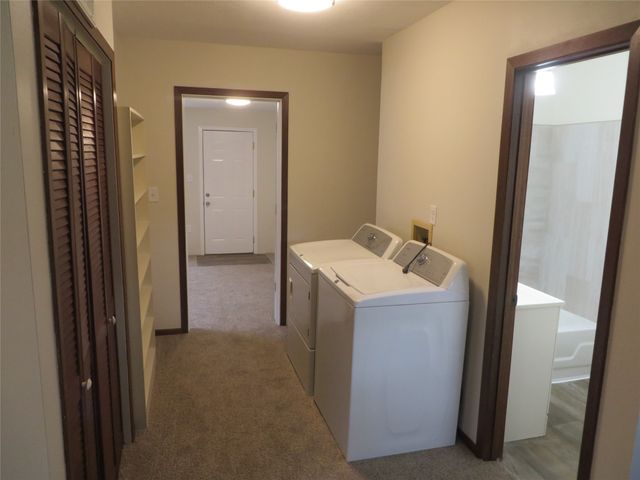 2204 E 39th Street, Des Moines, IA 50317