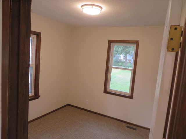 2204 E 39th Street, Des Moines, IA 50317