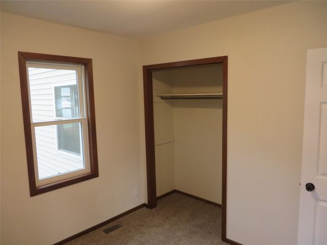 2204 E 39th Street, Des Moines, IA 50317