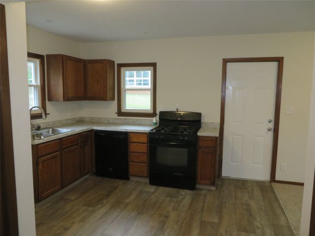 2204 E 39th Street, Des Moines, IA 50317