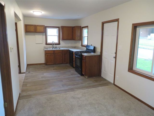 2204 E 39th Street, Des Moines, IA 50317