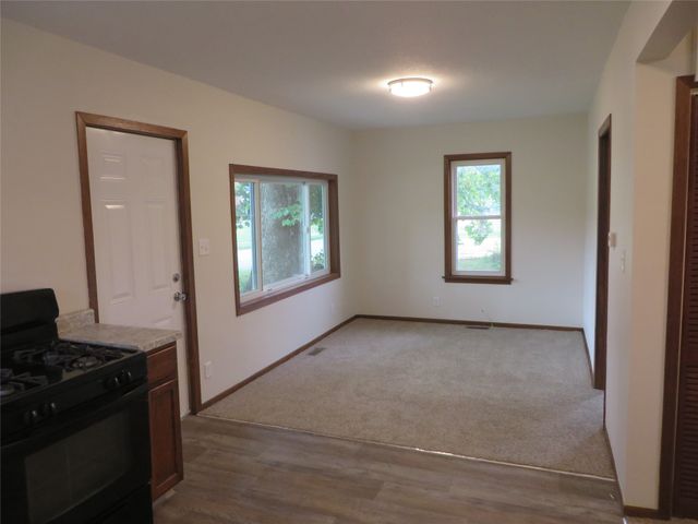 2204 E 39th Street, Des Moines, IA 50317