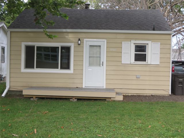 2204 E 39th Street, Des Moines, IA 50317