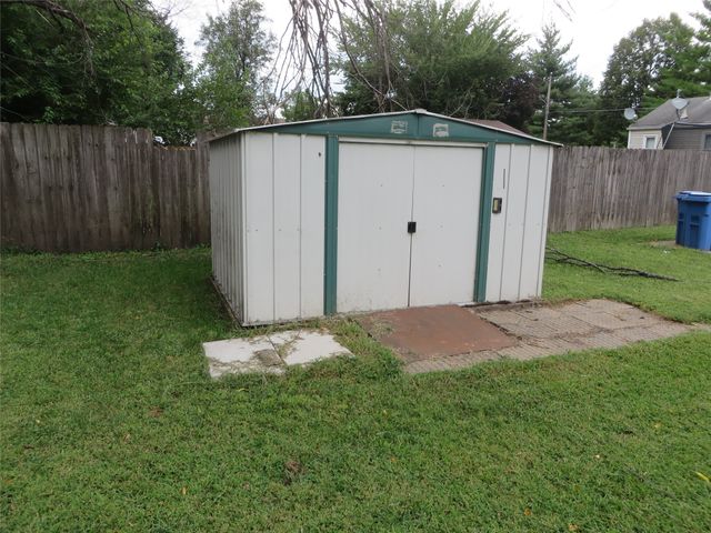 2204 E 39th Street, Des Moines, IA 50317
