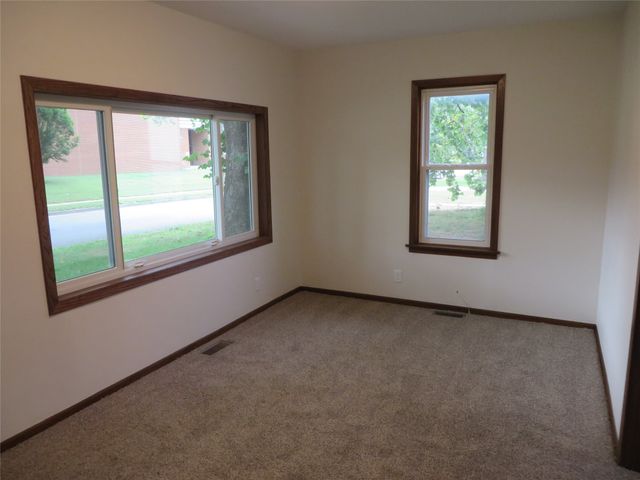 2204 E 39th Street, Des Moines, IA 50317
