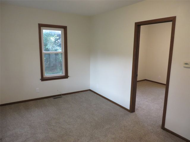 2204 E 39th Street, Des Moines, IA 50317