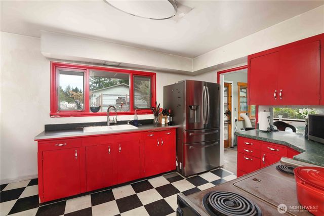 122 S National Avenue, Bremerton, WA 98312