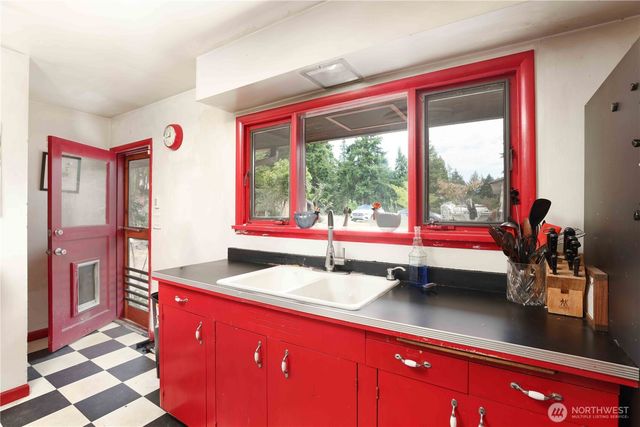 122 S National Avenue, Bremerton, WA 98312