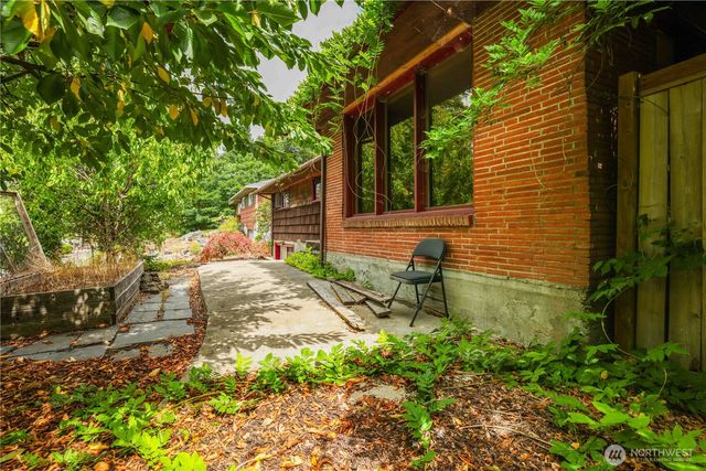 122 S National Avenue, Bremerton, WA 98312