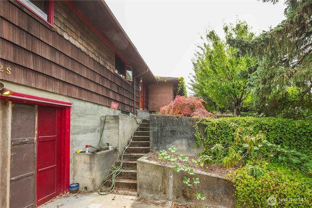 122 S National Avenue, Bremerton, WA 98312