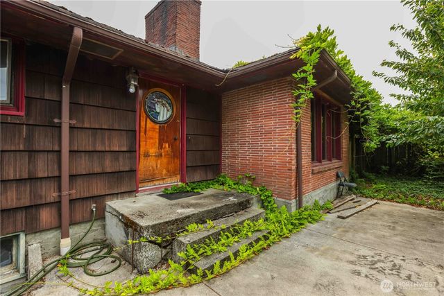 122 S National Avenue, Bremerton, WA 98312