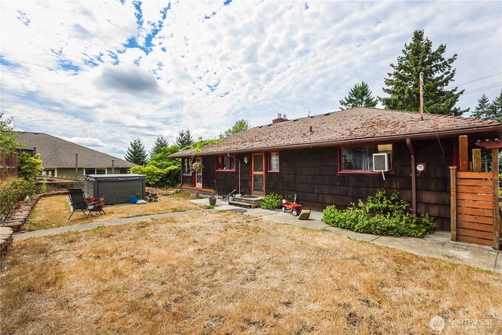 122 S National Avenue, Bremerton, WA 98312