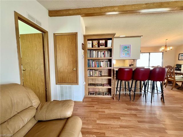 573 Cape Florida LN, Naples, FL 34104