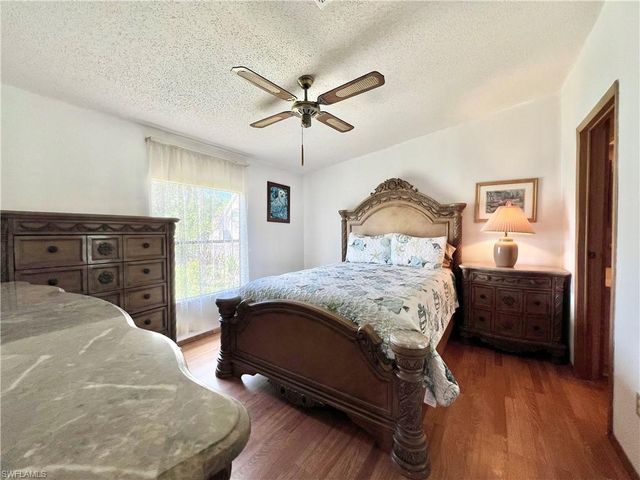 573 Cape Florida LN, Naples, FL 34104