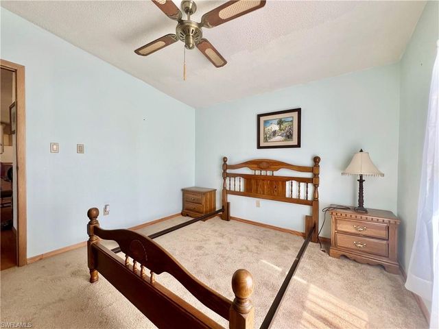 573 Cape Florida LN, Naples, FL 34104