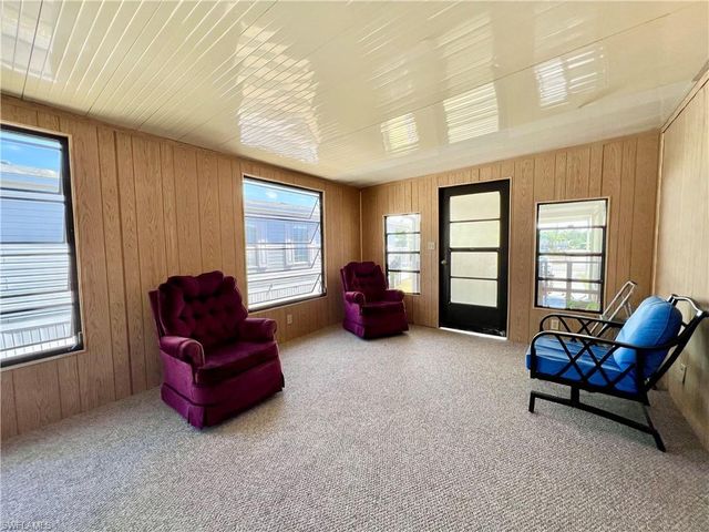 573 Cape Florida LN, Naples, FL 34104
