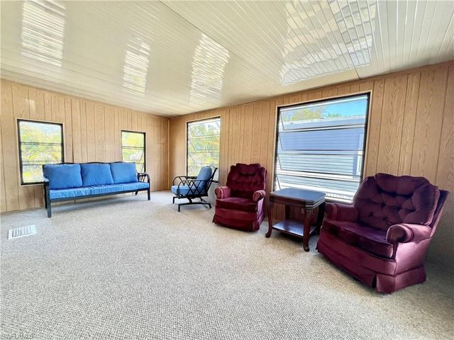 573 Cape Florida LN, Naples, FL 34104