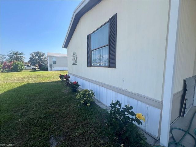 573 Cape Florida LN, Naples, FL 34104