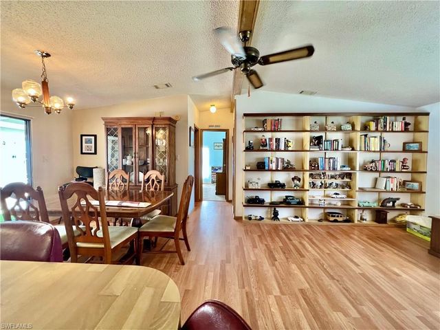573 Cape Florida LN, Naples, FL 34104