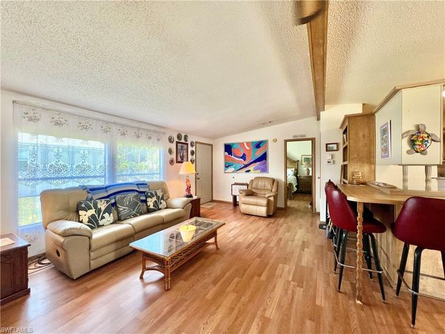 573 Cape Florida LN, Naples, FL 34104