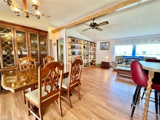 573 Cape Florida LN, Naples, FL 34104