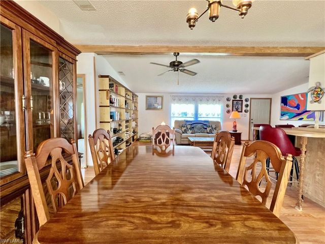 573 Cape Florida LN, Naples, FL 34104