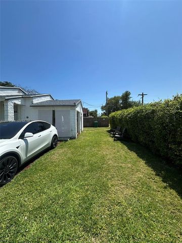 382 NW 82nd Street 382, Miami, FL 33150
