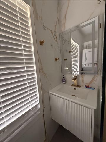382 NW 82nd Street 382, Miami, FL 33150