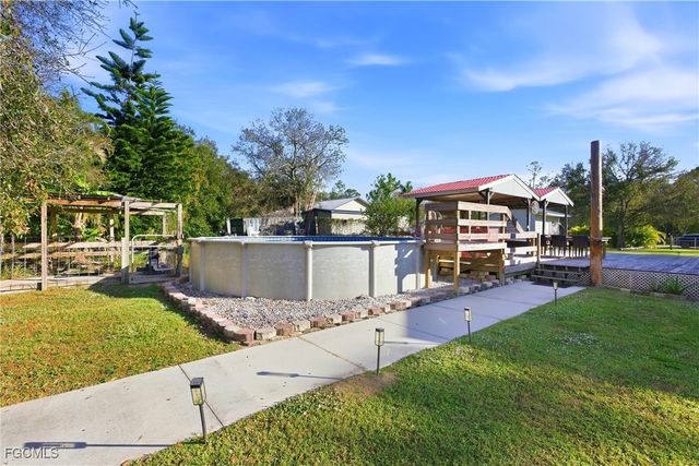 19550 Nalle RD, North Fort Myers, FL 33917