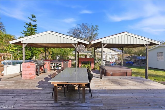 19550 Nalle RD, North Fort Myers, FL 33917