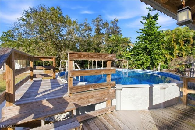 19550 Nalle RD, North Fort Myers, FL 33917