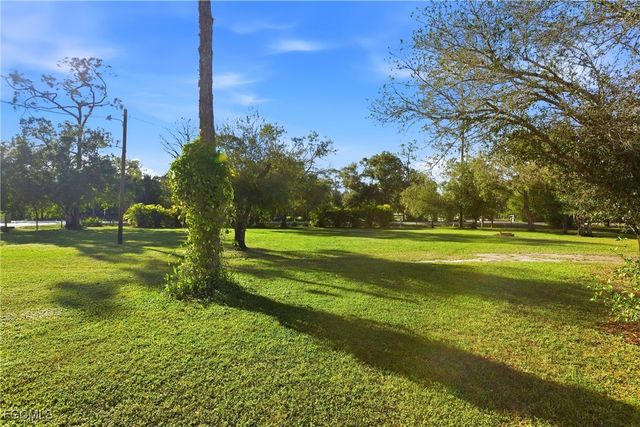 19550 Nalle RD, North Fort Myers, FL 33917