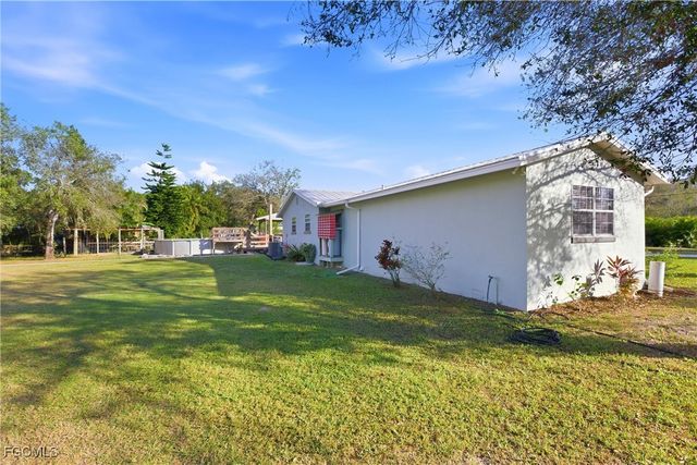 19550 Nalle RD, North Fort Myers, FL 33917