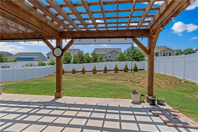 4074 Medina Court, Pfafftown, NC 27040