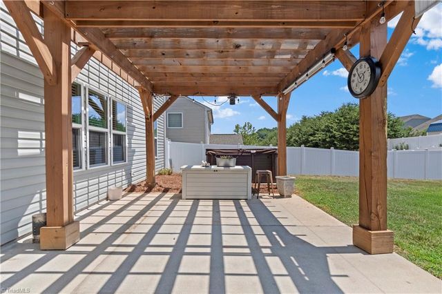 4074 Medina Court, Pfafftown, NC 27040