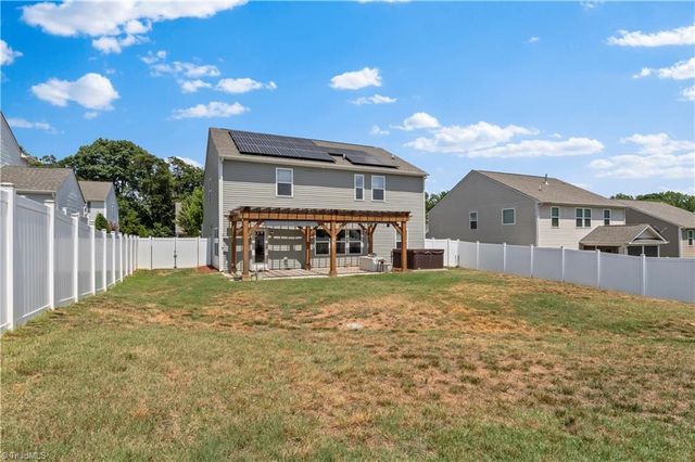 4074 Medina Court, Pfafftown, NC 27040