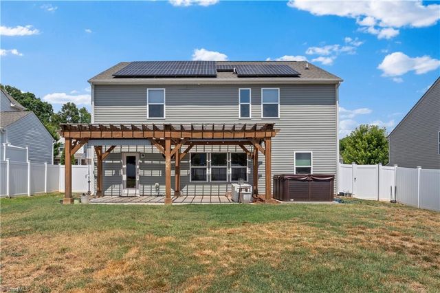 4074 Medina Court, Pfafftown, NC 27040