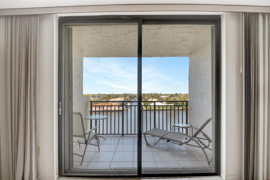 Image 6 of property listing at 3912 S Ocean Boulevard 607, Highland Beach, FL 33487