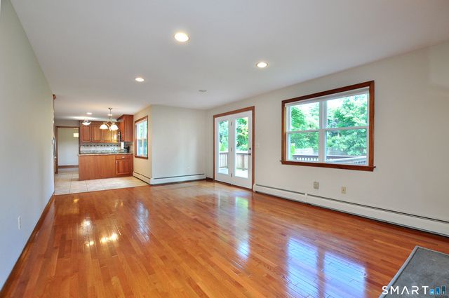 28 Somerset Drive, Windsor, CT 06095