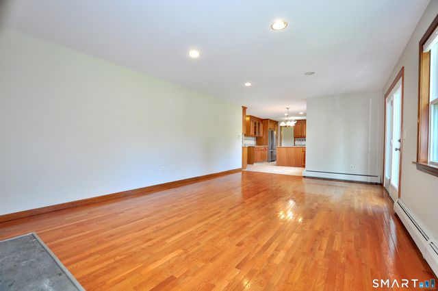 28 Somerset Drive, Windsor, CT 06095