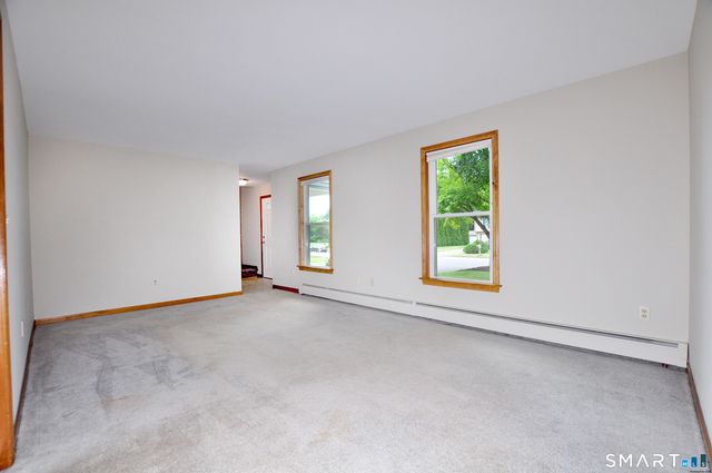 28 Somerset Drive, Windsor, CT 06095