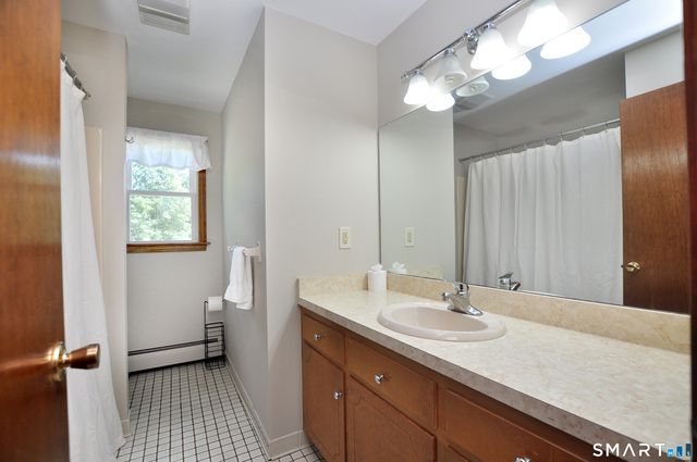 28 Somerset Drive, Windsor, CT 06095