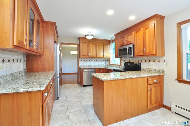 28 Somerset Drive, Windsor, CT 06095