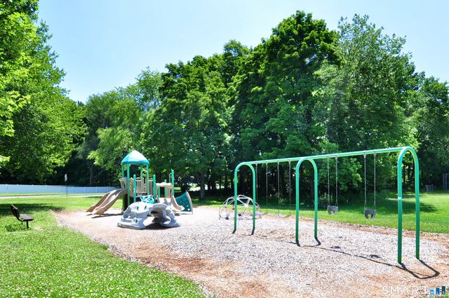 28 Somerset Drive, Windsor, CT 06095